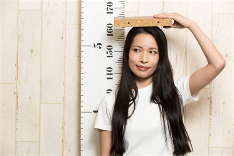 what is the average height for japanese women